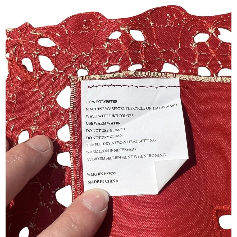 Vtg Red Square Embroidered Santa Sleigh Tablecloth Cutout Scallop‎ Edges 33